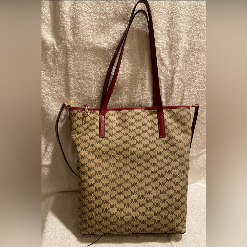 Michael Kors Tote with lots of inside pockets for cell phone and laptop top.